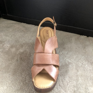 born 头层牛皮一字扣粗高跟女士凉鞋