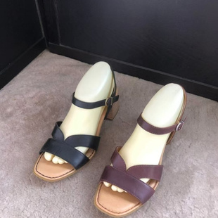 头层牛皮交叉一字扣粗高跟凉鞋 born