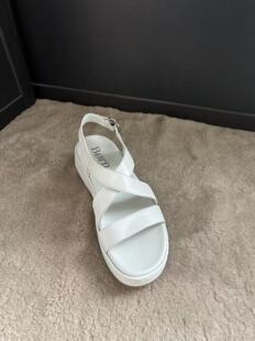 born 复古风交叉绑带厚底露趾凉鞋 头层牛皮女士法式