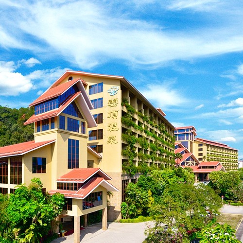 【精选酒店】南昆山山脚下巴厘风格度假酒店，日玩南昆山，夜泡云顶温泉 【养生温泉】云顶以72℃纯天然硅酸氟温泉&ldquo;美人汤&rdquo;为特色，有50余个泡 【特色美食】品尝龙门特色竹筒宴、寻味增城农家宴 【专属定制】会议包团一站式服务，为您精选性价比高产品，HR省心必备！