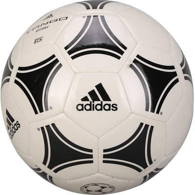 阿迪达斯5号足球比赛训练