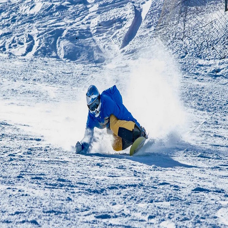 【住】多家自营奢华酒店可选，多房型可通兑，主题公寓多主题可选 【吃】万龙自营餐饮饕餮自助早餐（盛龙公寓不含早餐） 【玩】万龙滑雪场日场冰雪畅滑（身高1.2米以下儿童滑雪免费） 【赠】赠送双人汤泉泡浴（盛龙公寓套餐不赠汤泉）