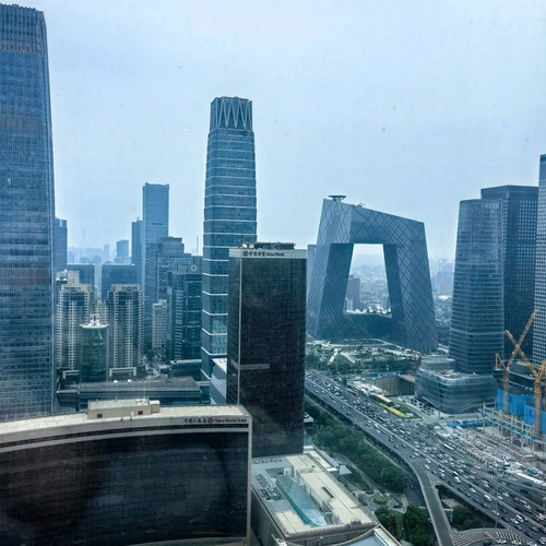 融合现代与传统风格 周边景点众多，出行便利 套餐含每天双人早餐，送酒店消费券 享VIP礼遇，提前入住延迟退房、免费升级房间、生日布置等