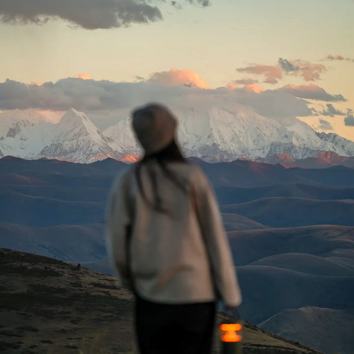 【私人订制】专属私人定制小团，定制师一对一为您定制专属行程 【一单一团】时间可调、行程可调、奢简可调，满足个性化需求 【特色体验】可安排专业旅拍，特色深度体验藏式风情 【舒适住宿】精选当地舒适住宿，使行程更加安心，旅途更加舒适