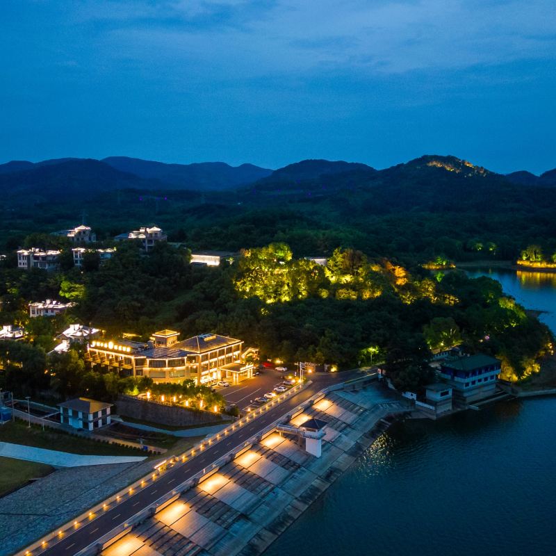 天目湖御湖半岛温泉酒店1晚+双早+双人水世界门票/南山竹海/砂锅鱼头三选一