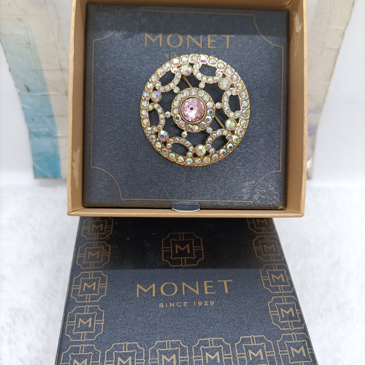 A6 满26包邮 M0NET标胸针