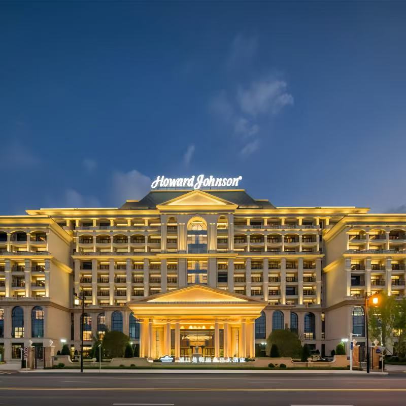 酒店傍水而居 晚风携着溪声入梦乡 身处繁华芯却得山海意 含双人溪口全票 两日探蒋氏故居雪窦山