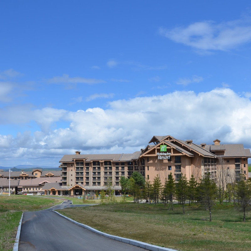 长白山是中朝两国界山，一山四季，神奇神秘，充满了东方神韵。 酒店的全日制餐厅-智&bull;空间可令宾客大饱口福