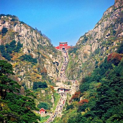 [泰山风景名胜区-泰山景区游客换乘中心+上山车票（快速通道）]游客换乘中心集合出发+上山车票