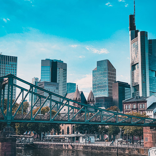 【包机控房】全国飞德国多航班可选、心选性价酒店~ 【天天出发】不论您身处何方，随时随地每天都可出发~ 【专业服务】境外旅居多年旅游策划师，为您量身策划行程~ 【急速响应】在线客服随时为您答疑解惑，欢迎咨询可电话~