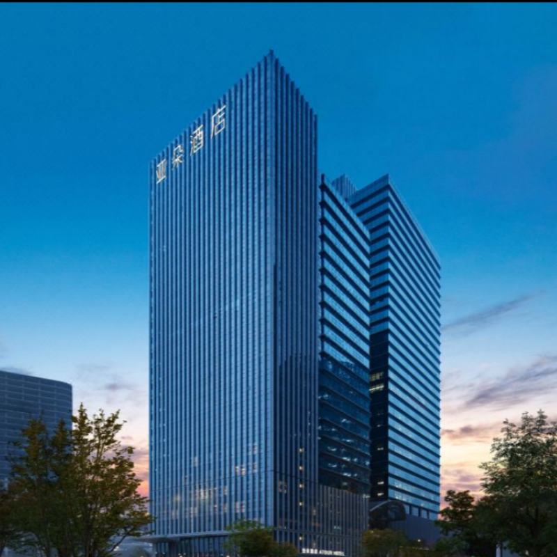 【不限时娱雪/.滑雪畅玩+五钻高端酒店】深圳华发前海+皇冠假日酒店+自助早餐+接驳车