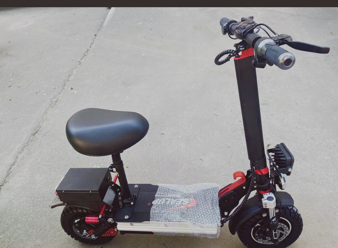 Электросамокат SEALUP Q26 с запасом хода 160 км: 8-кратная амортизация, интеллектуальное складывание, мотор Jinyuxing, антиугонная система, внедорожные шины photo review
