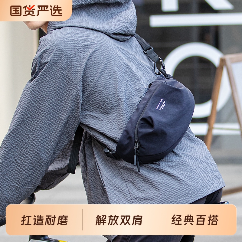 马可莱登斜挎包男士新款休闲时尚小包随身便携通勤单肩背包饺子包