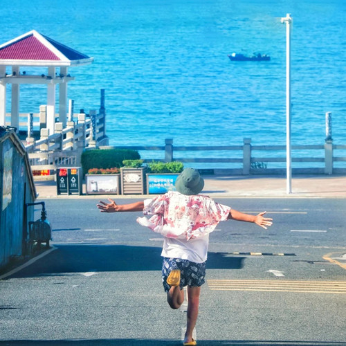 【私人定制】只需您提需求，根据需求配置行程，免费规划特色路线等； 【酒店可调】师傅上门接，精选性价比酒店，网红酒店，特色酒店民宿等； 【车型可选】车型随心选，专线驾龄5年以上，潮汕活地图，纯玩无购物 【专注14年】淘宝飞猪【认证店铺】自主发团、直接让利无中间商赚差价；