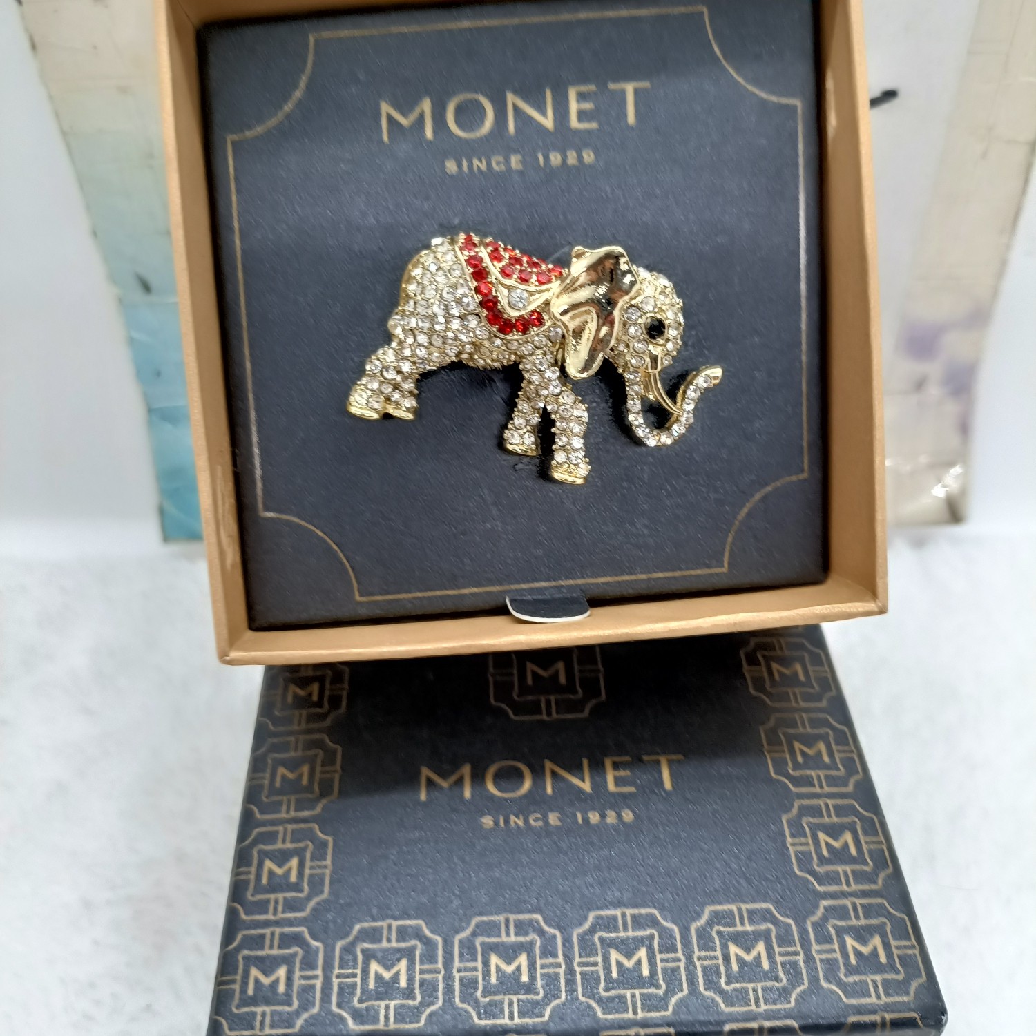 A6 满26包邮 M0NET标胸针