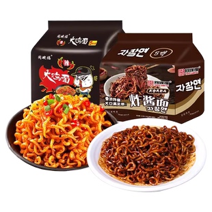 同碗福火鸡面炸酱面咸蛋黄小龙虾蟹黄煮食快速方便面美味大餐