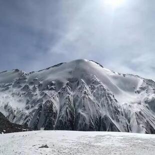 【兰州出发】岗什卡雪峰+七彩冰瀑布+连心湖+大本营一日游