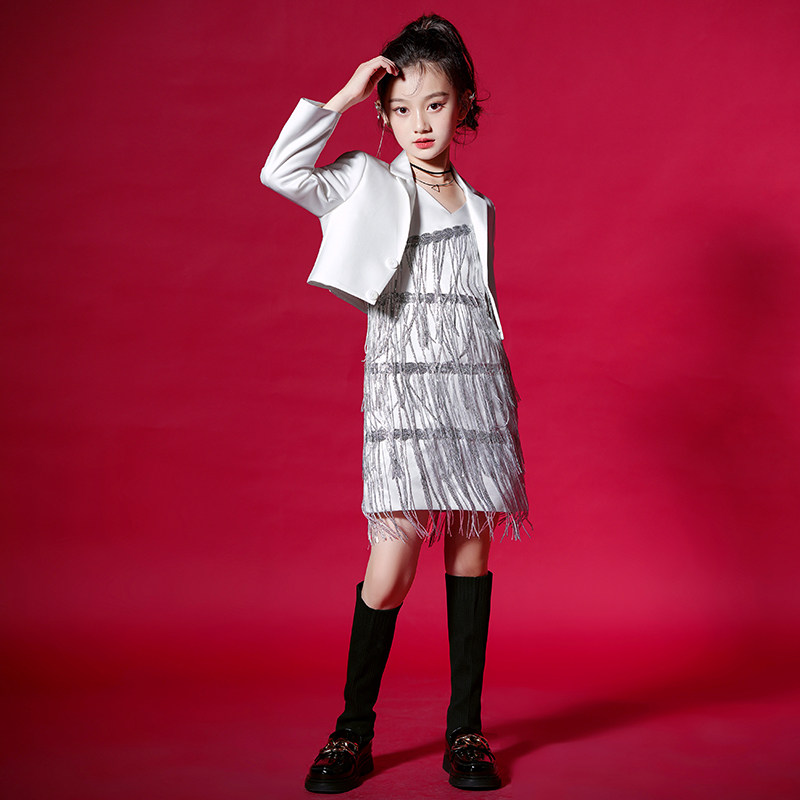 轻奢气质风洋气礼服舞台演出图片