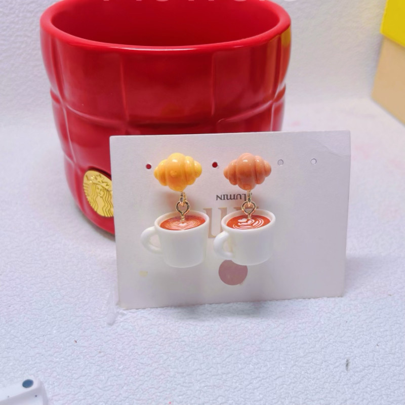 原创可爱不对称拿铁咖啡圣诞氛围可颂小面包甜美卡通耳夹蚊香耳环
