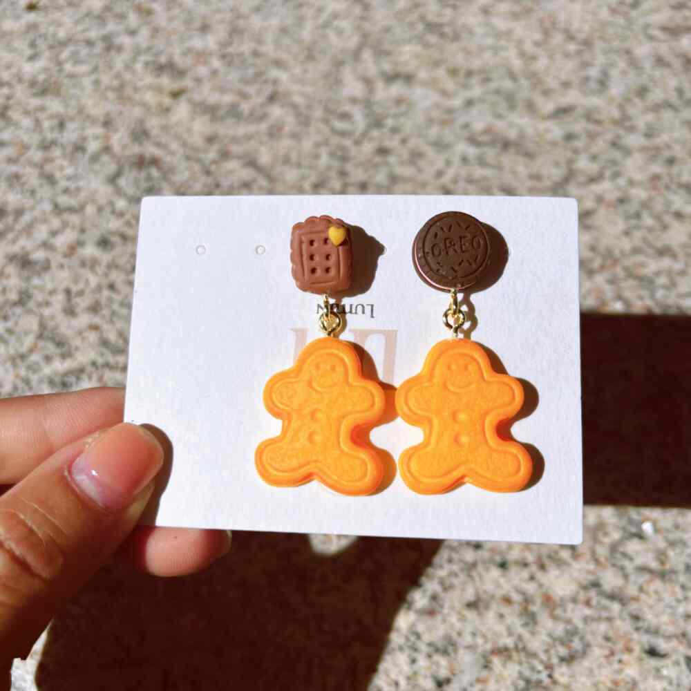 原创可爱不对称圣诞氛围感姜饼人饼干耳环925趣味美拉德蚊香耳夹