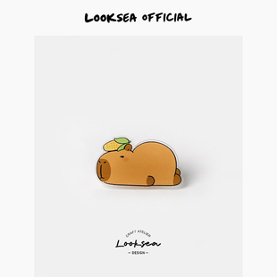 official卡通可爱风卡皮巴拉胸针儿童徽章奖励水豚胸牌 Looksea