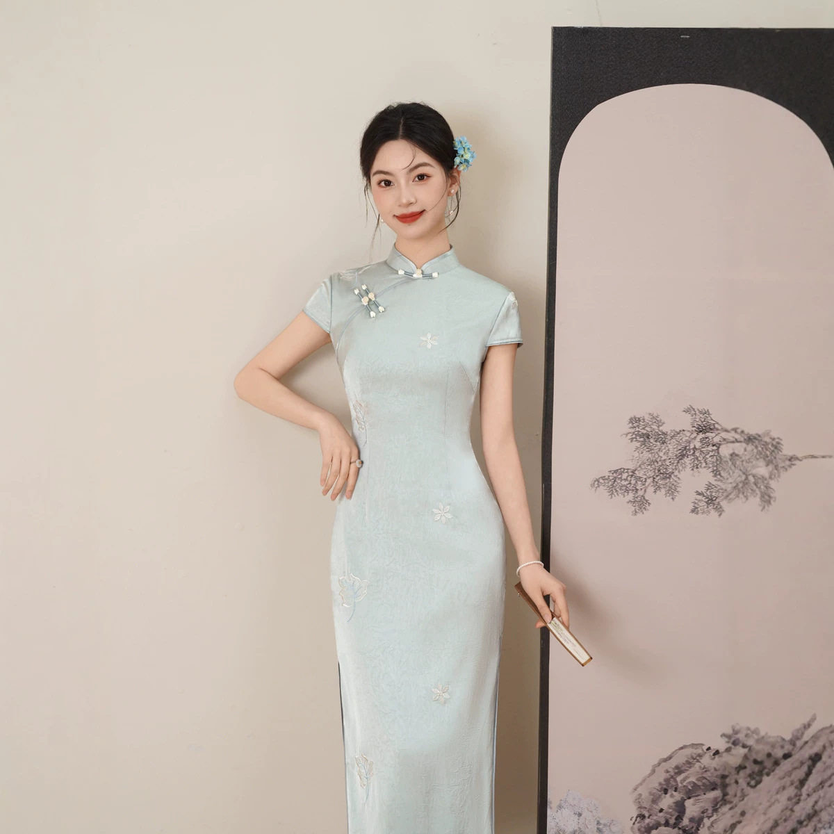 M新中式国风年轻款绝美浅蓝色旗袍枫叶绣花2026夏季日常气质