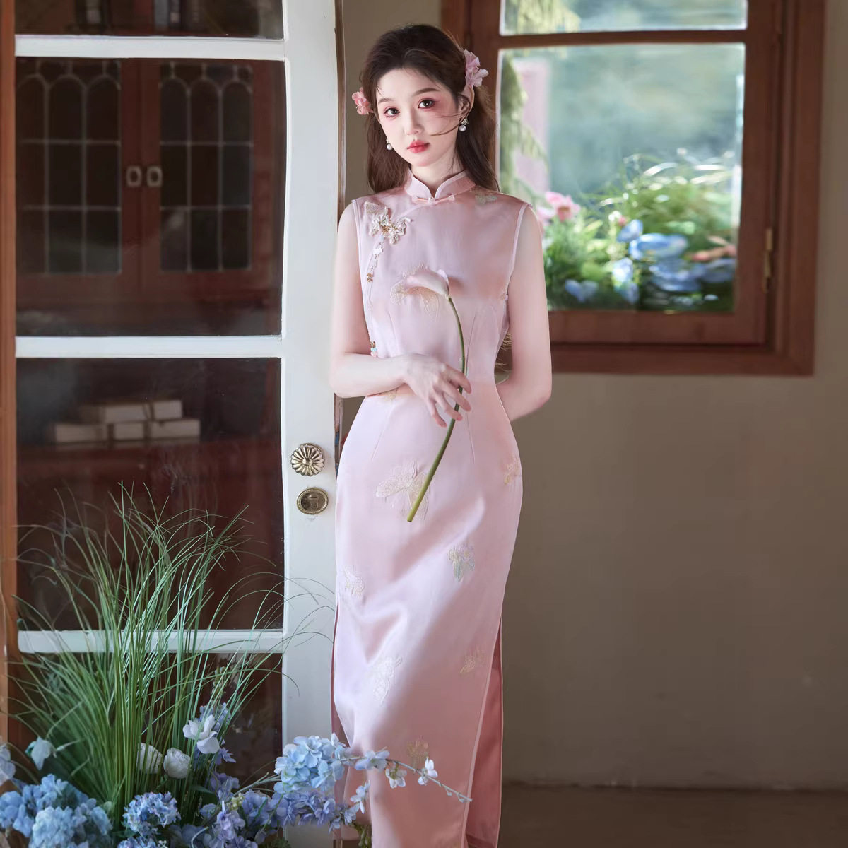 M粉色蝴蝶刺绣花2026夏新款中式订婚礼服改良旗袍无袖年轻连衣裙