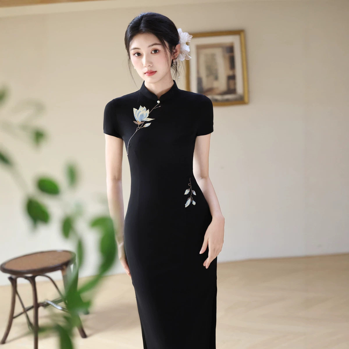 M绝美黑色绣花新中式国风年轻款旗袍2026夏日常少女感连衣裙气质