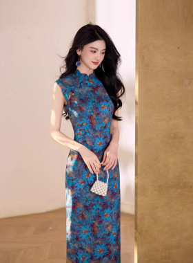 新中式国风年轻款花瓣领蓝色旗袍花卉晕染2026夏日常少女感连衣裙