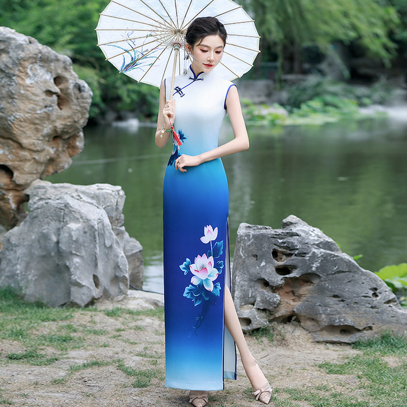 Y走秀演出天蓝色超长年轻大气显瘦高弹复古舞台表