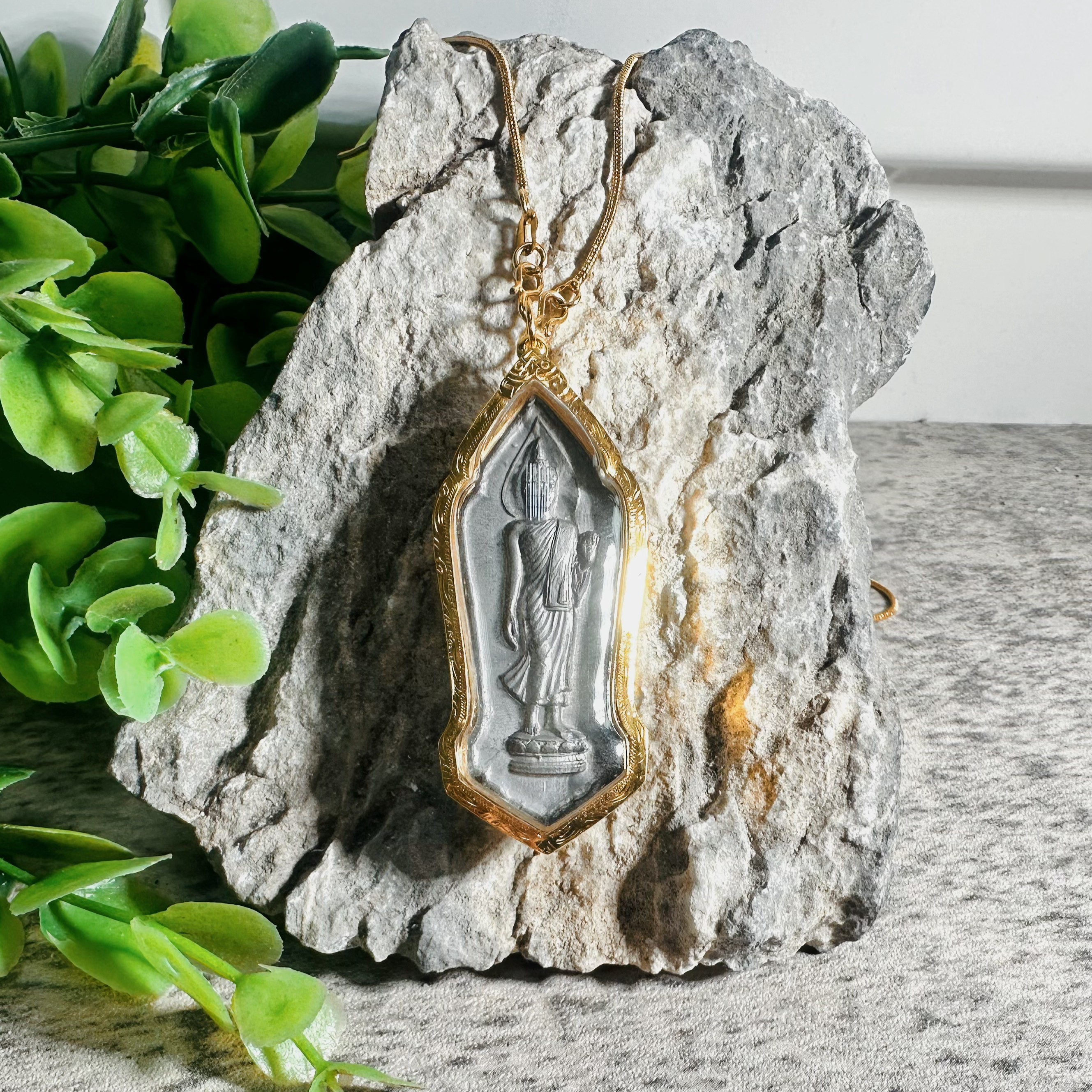 泰国特色工艺藏品 2500 行走佛 金壳 萨马空卡