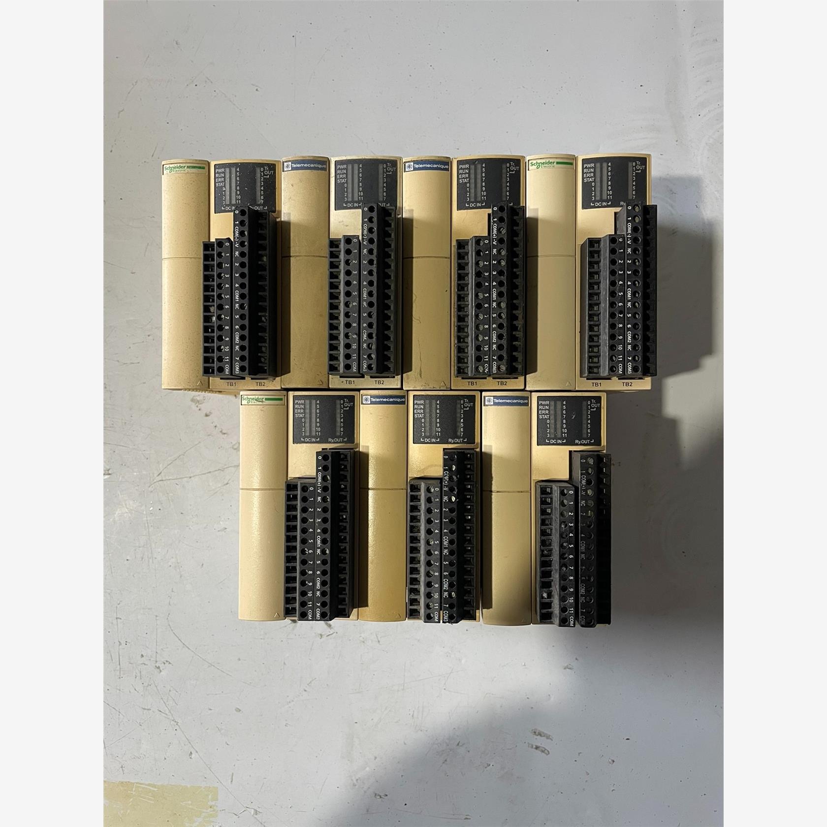 拆机施耐德PLC可编程控制器 TWDLMDA20DRT，实物
