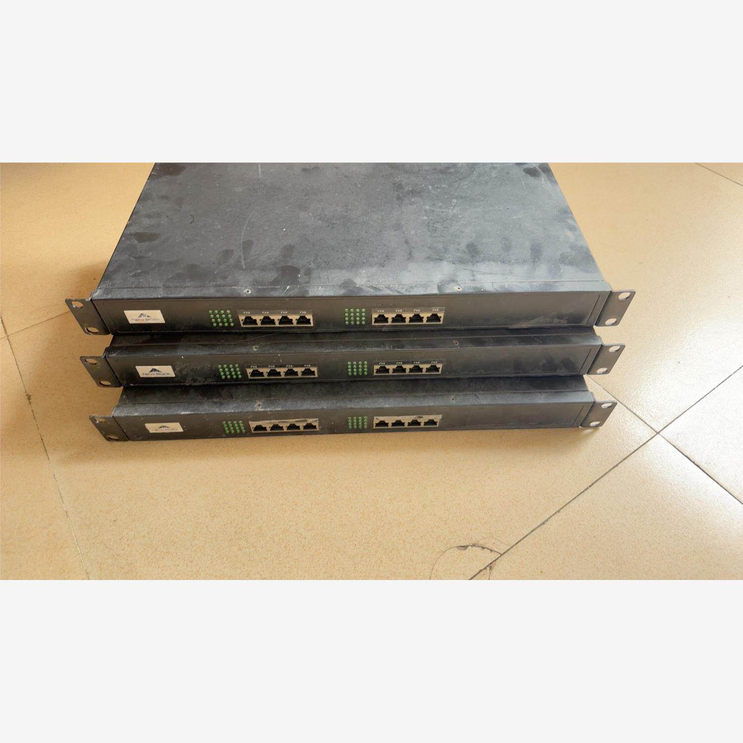 讯时 OM80-32S 口语音网关，成色如图，正常使用拆下，