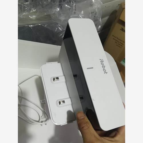 irobotM6擦地机拖充电器