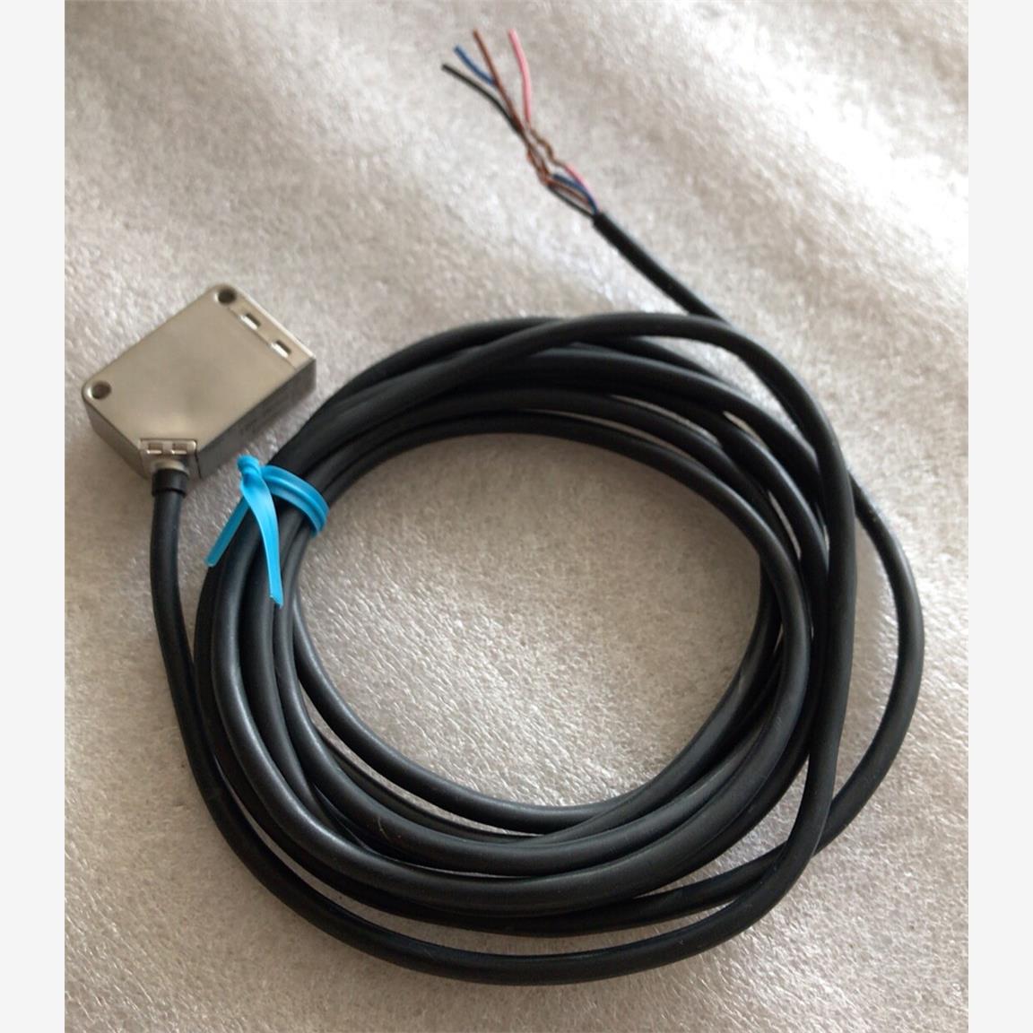 OMRON欧姆龙E3ZM-B61光电