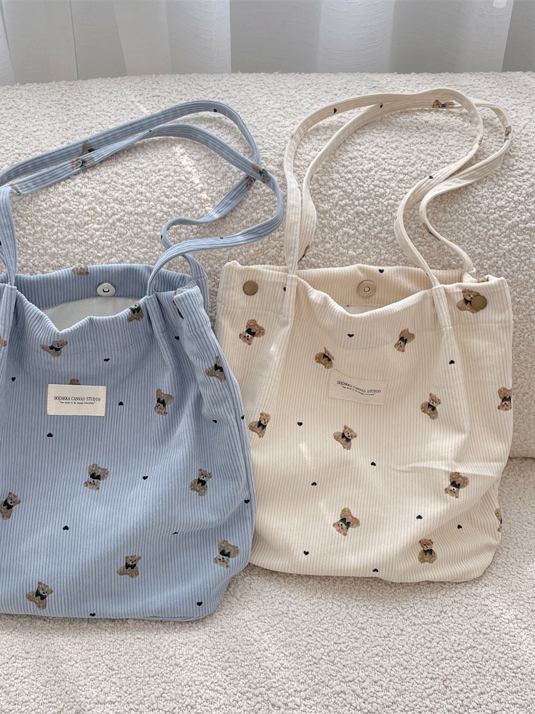 灯芯绒卡通印花小熊大容量手提单肩包学生上课腋下包