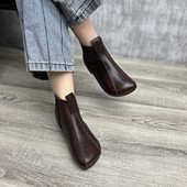 艺鞜2026年秋季 真皮侧拉链拼接平底妈妈民族风软底软面短靴子 新款