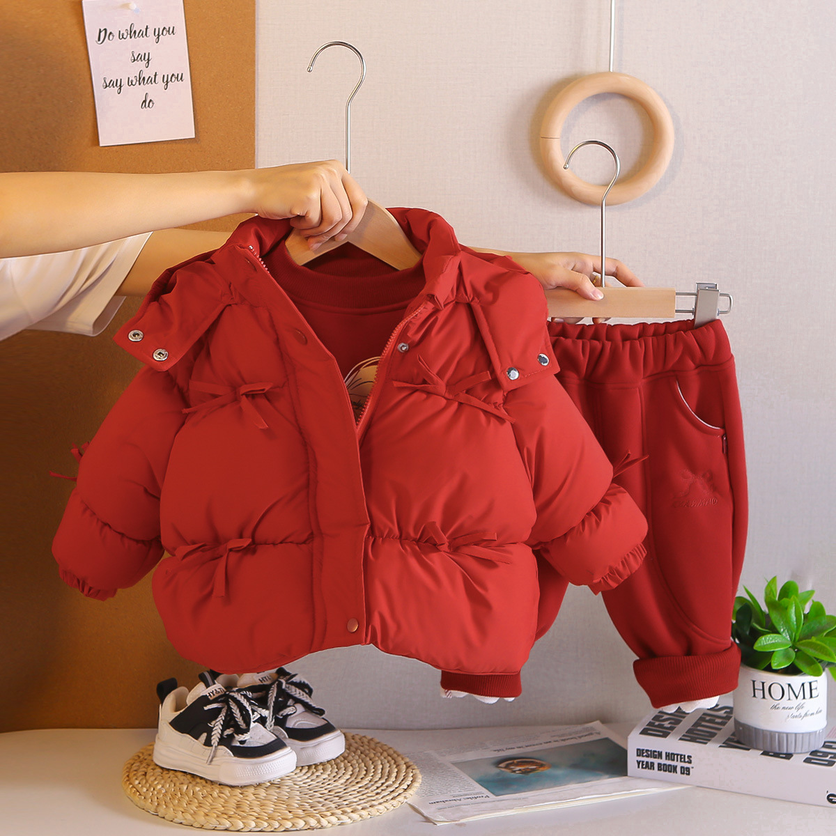 女童冬季棉衣外套加绒加厚三件套装宝宝红色喜庆衣服儿童女孩冬装