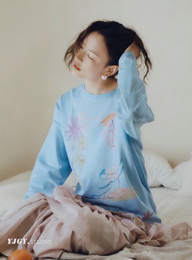 印计谷羽 手绘文艺花朵印花长袖T恤蓝色纯棉上衣2026春夏季宽松