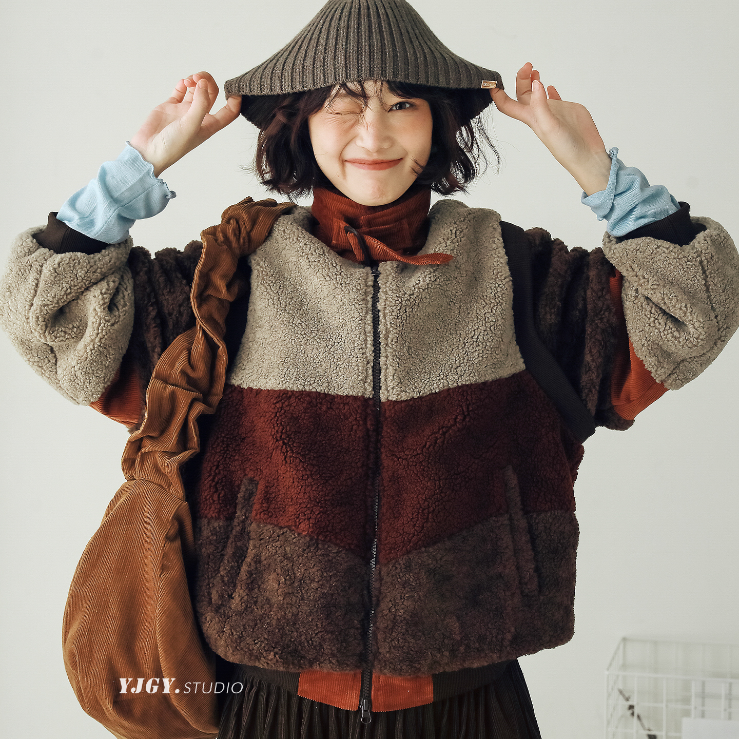 多色拼接加厚仿羊羔绒外套