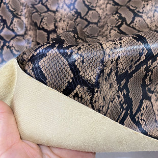 高端蟒蛇纹PU皮草布料柔软挺阔仿皮草外套裙子裤子皮夹克服装面料