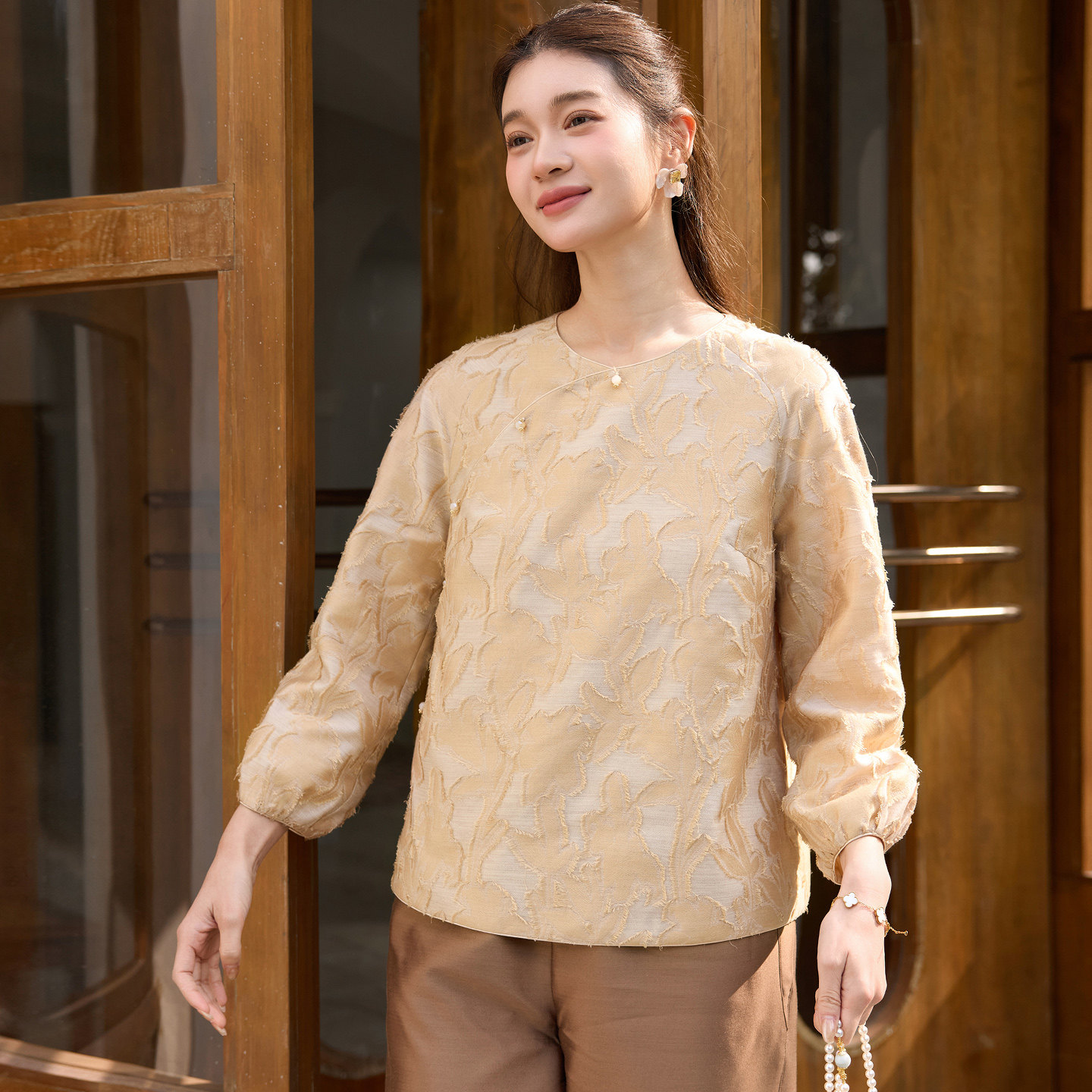菲伊唐羊毛混纺剪花缎春单衣新中式复古改良泡泡袖圆领偏襟女上衣