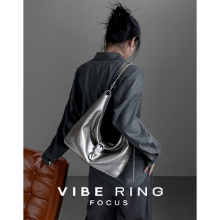 Vibe 高级感牛皮通勤百搭单肩包潮 小众皮带头腋下包托特包 Ring