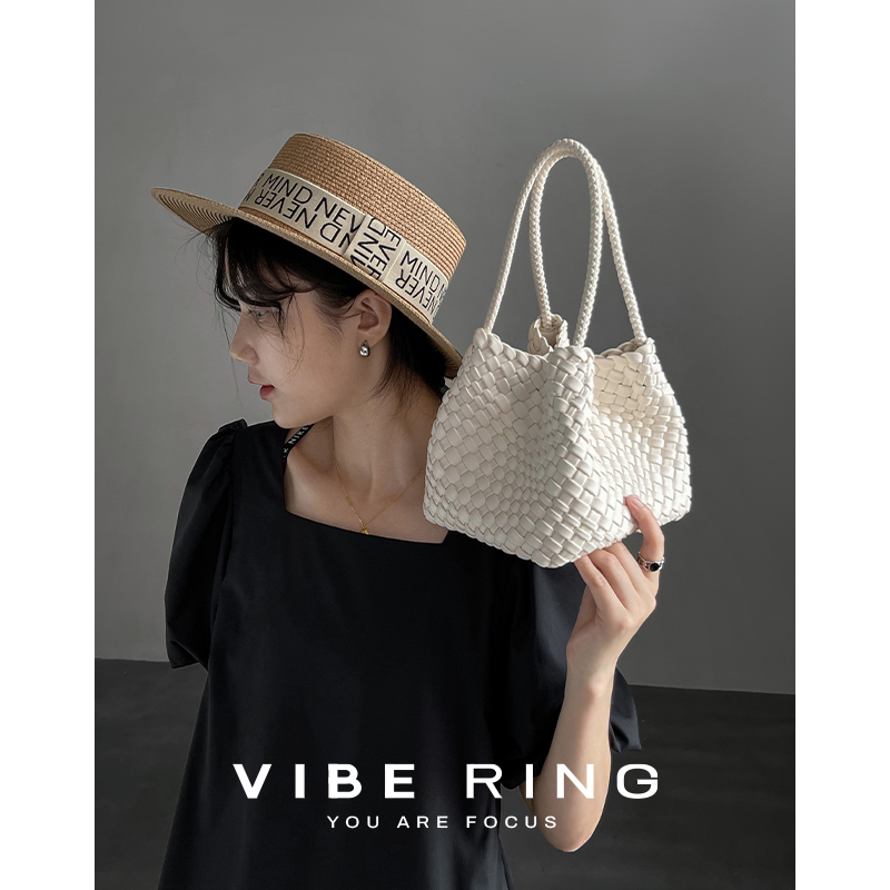 Vibe Ring手工编织包2023夏新款小水桶包大容量手提菜篮子包小包-封面