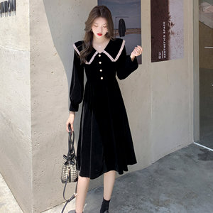 现货2021秋冬赫本风娃娃领小黑裙子女大翻领黑色金丝绒连