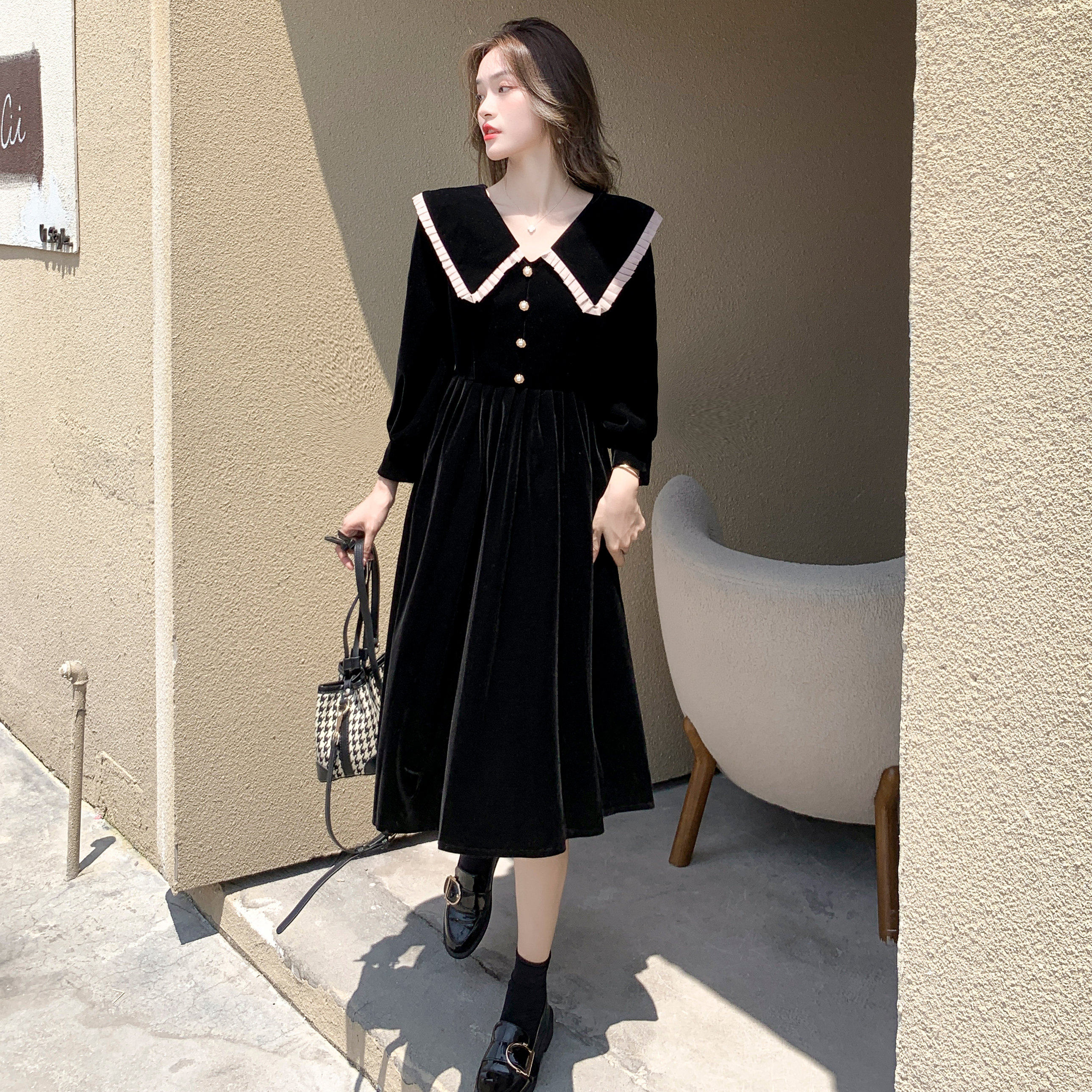 现货2021秋冬赫本风娃娃领小黑裙子女大翻领黑色金丝绒连,女装连衣裙,潮品会