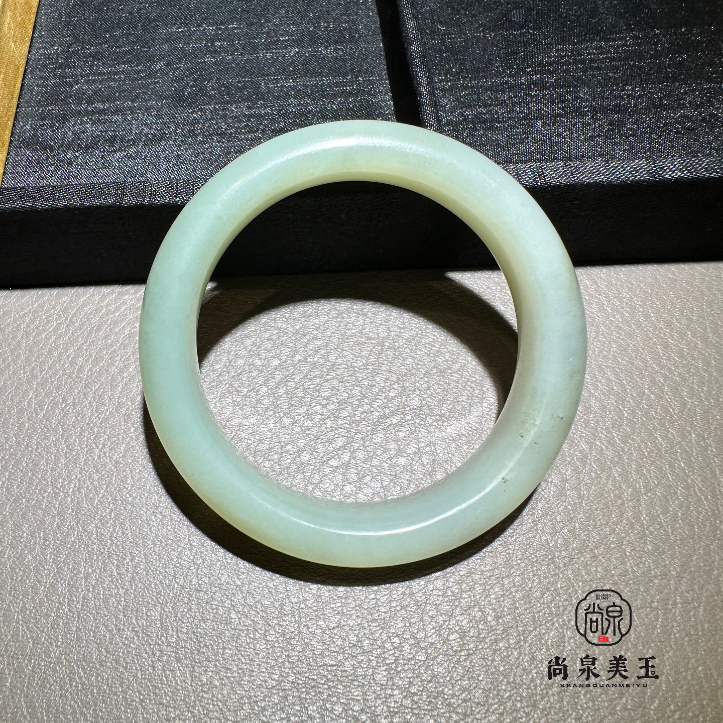 新疆和田玉籽料53.5圈口手镯圆边纯手工磨制素镯高青白肉佩戴佳品