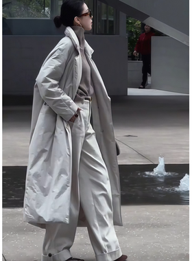 2025年季新款韩版保暖舒适休闲风长款浅灰色排扣立领羽绒款外套女