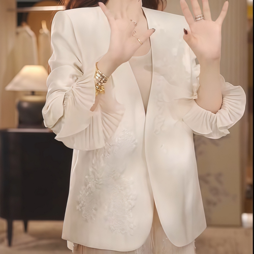 直筒乳白色绣钉珠刺绣贵气外套