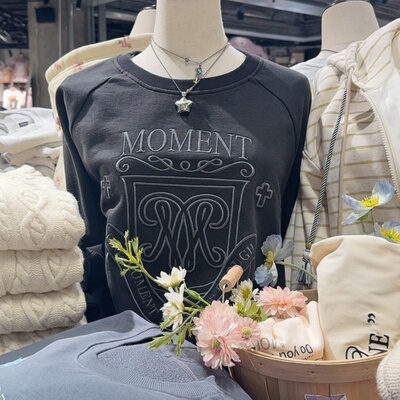 ONE MOMENT正品新款简约字母印花圆领复古卫衣女宽松显瘦百搭上衣